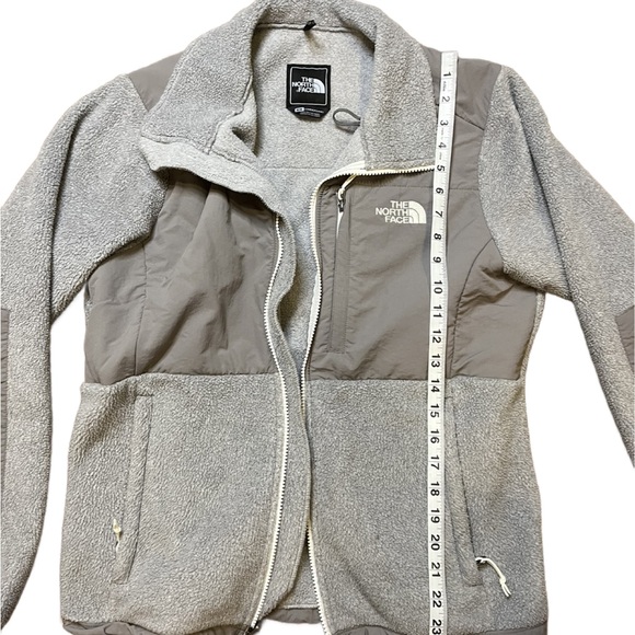 Women’s Vintage North Face Jacket - Picture 3 of 6